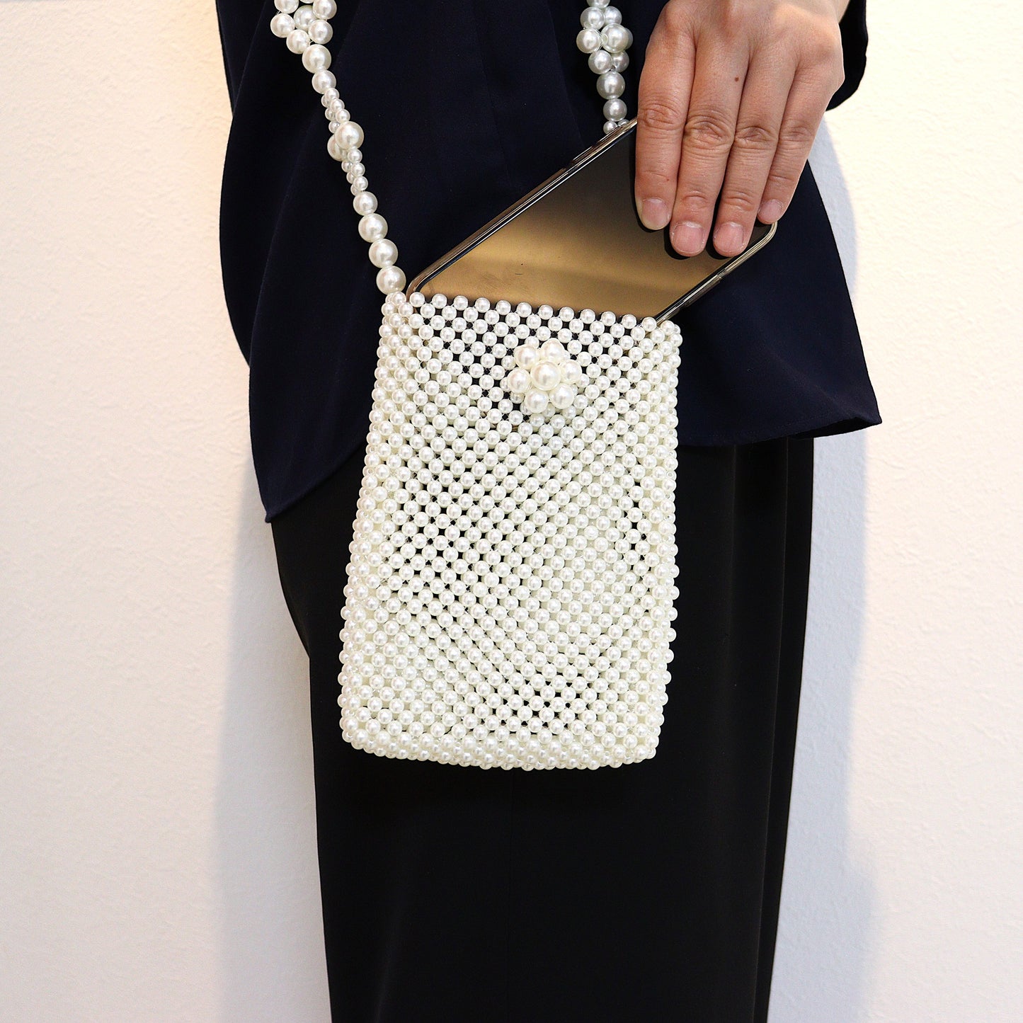 【アクリルパール】スマホショルダーバッグ（箱付き）