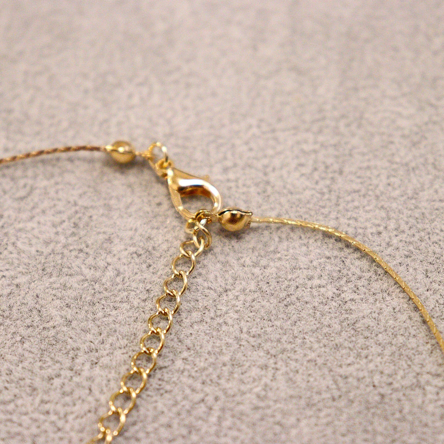 【淡水パール】９粒パールネックレス（ゴールドスネークチェーン）（箱付き）