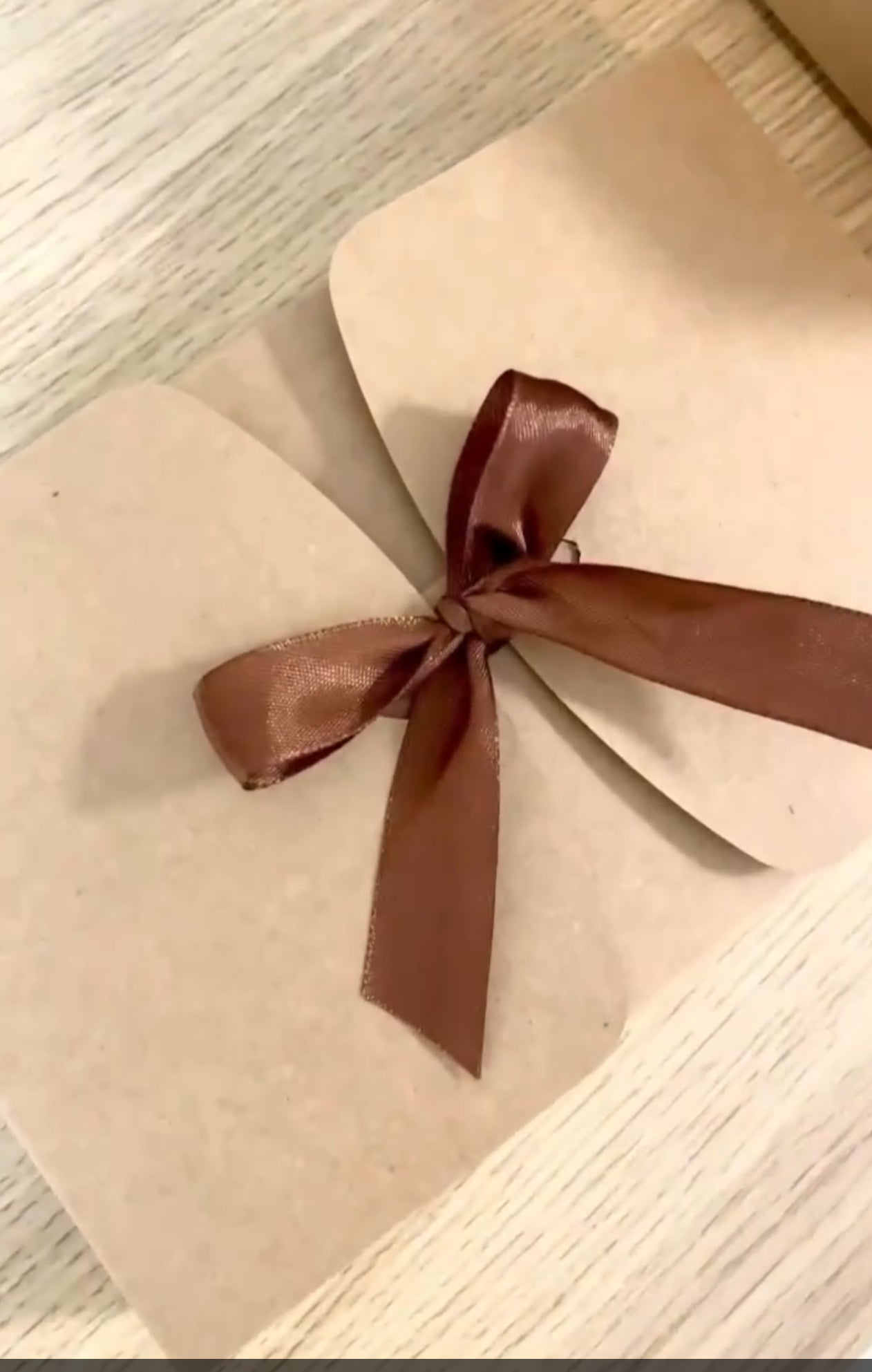 【アクリルパール】スマホショルダーバッグ（箱付き）